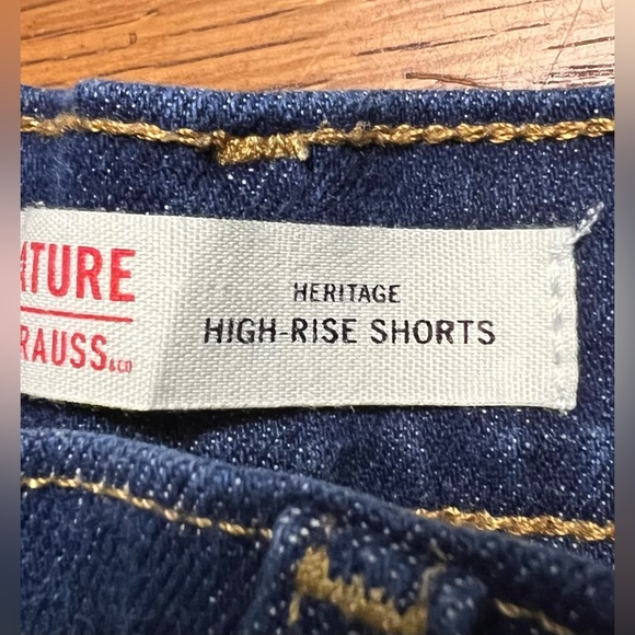 Levi Strauss Women's Signature Heritage High Rise Denim Blue Shorts! Size 12. - Picture 9 of 13